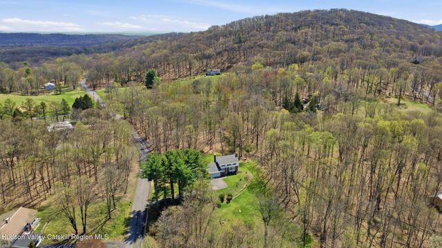 31 Hawleys Corners Road, Highland, NY 12528