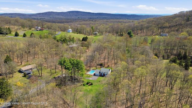 31 Hawleys Corners Road, Highland, NY 12528