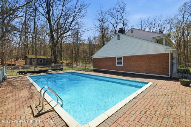 31 Hawleys Corners Road, Highland, NY 12528