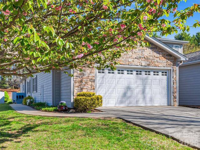 23 Holiday Drive, Arden, NC 28704