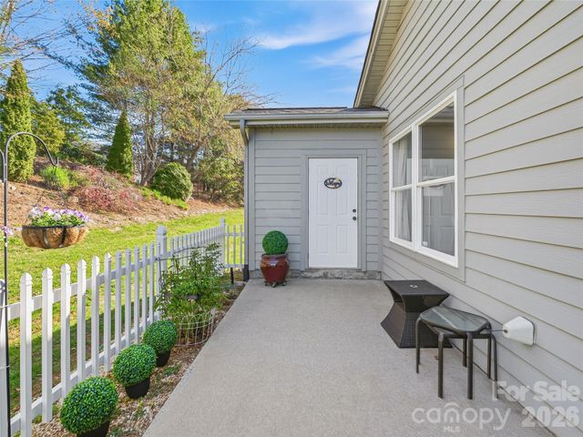23 Holiday Drive, Arden, NC 28704