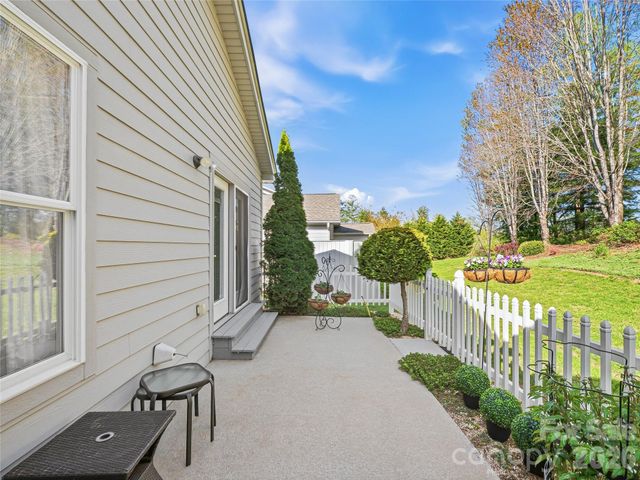 23 Holiday Drive, Arden, NC 28704