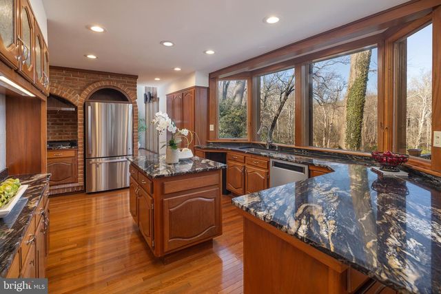 1416 LADY BIRD DR, Mclean, VA 22101