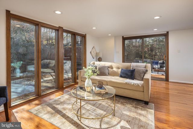 1416 LADY BIRD DR, Mclean, VA 22101