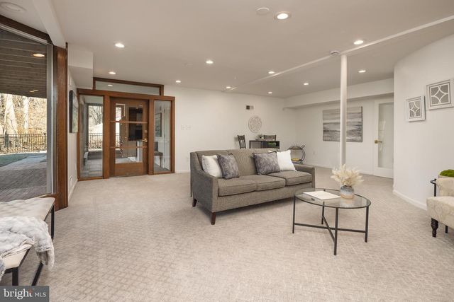 1416 LADY BIRD DR, Mclean, VA 22101