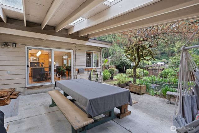 18483 47th Place NE, Lake Forest Park, WA 98155