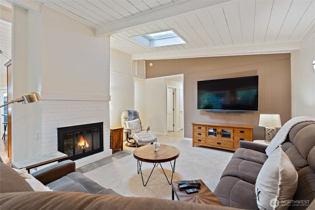 18483 47th Place NE, Lake Forest Park, WA 98155