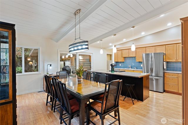 18483 47th Place NE, Lake Forest Park, WA 98155