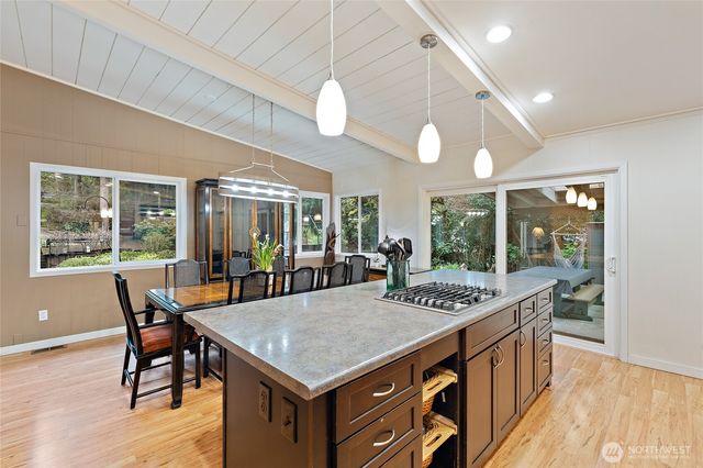 18483 47th Place NE, Lake Forest Park, WA 98155