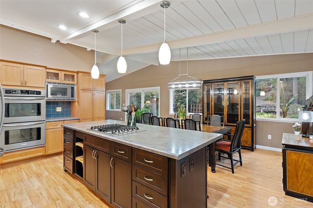 18483 47th Place NE, Lake Forest Park, WA 98155