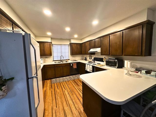 6913 N Spinnaker Lane, Oklahoma City, OK 73116