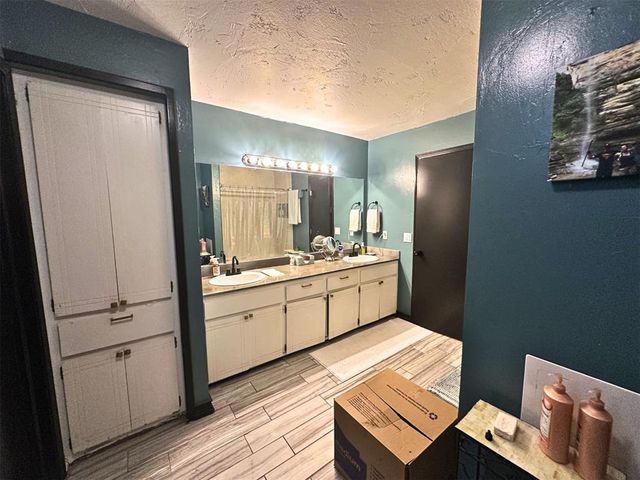 6913 N Spinnaker Lane, Oklahoma City, OK 73116