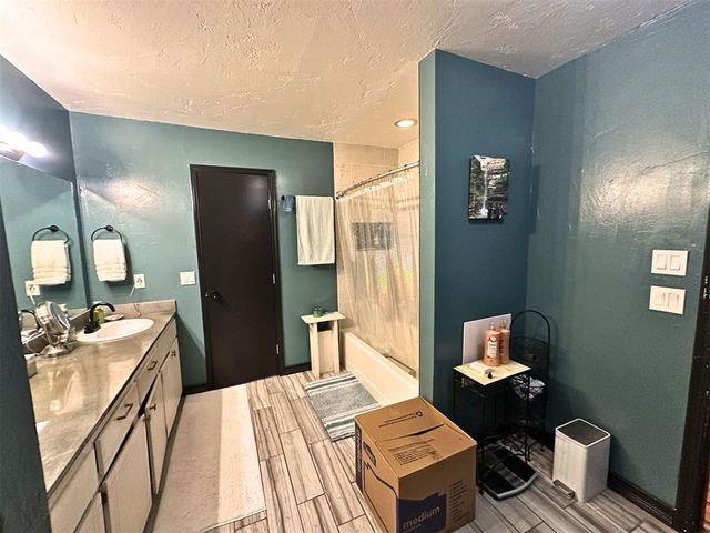 6913 N Spinnaker Lane, Oklahoma City, OK 73116