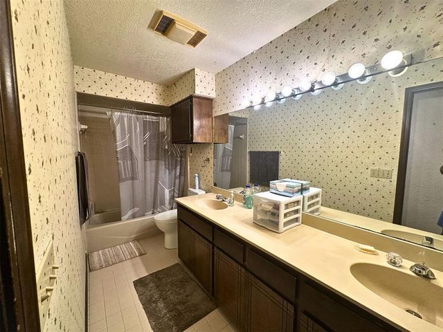 6913 N Spinnaker Lane, Oklahoma City, OK 73116