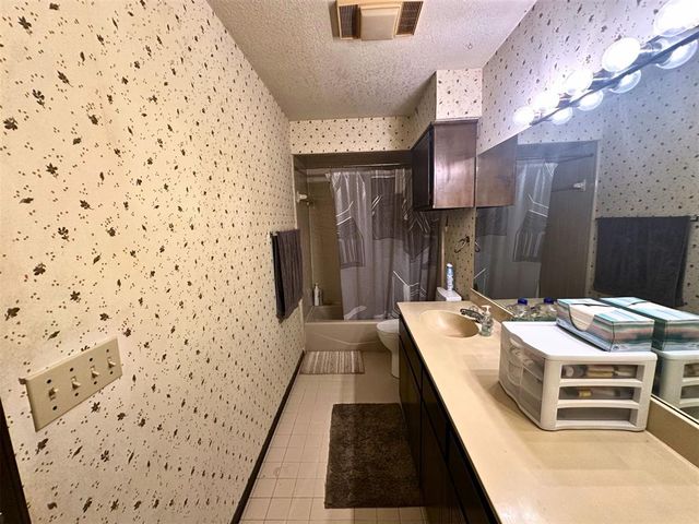 6913 N Spinnaker Lane, Oklahoma City, OK 73116