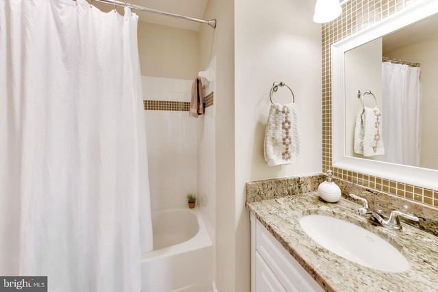 7812 SOLOMON SEAL DR, Springfield, VA 22152