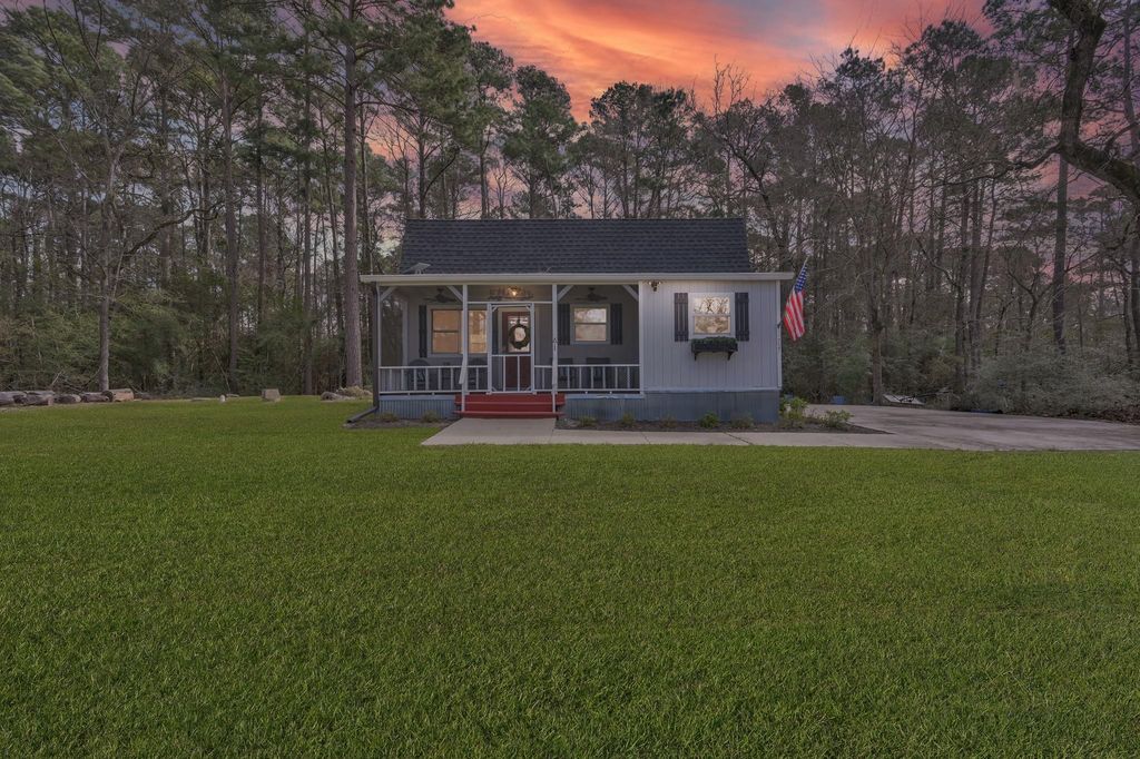 727 Shoreline Drive, Trinity, TX 75862