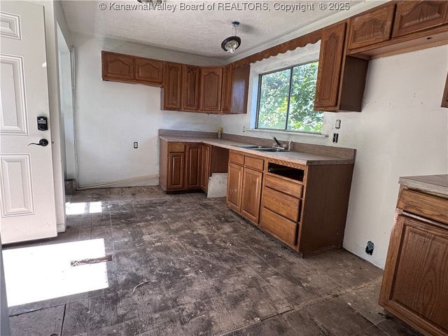 12974 Ohio Avenue, Chesapeake, WV 25315