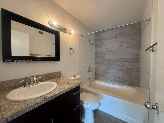 4370 NW 107th Ave 205, Doral, FL 33178