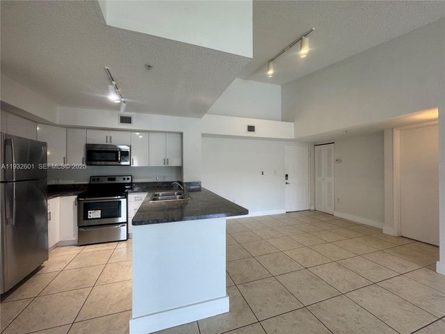 4370 NW 107th Ave 205, Doral, FL 33178