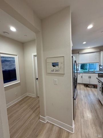 813 Cosmos Dr, Vacaville, CA 95687