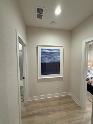 813 Cosmos Dr, Vacaville, CA 95687