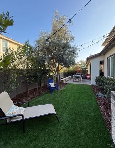 813 Cosmos Dr, Vacaville, CA 95687