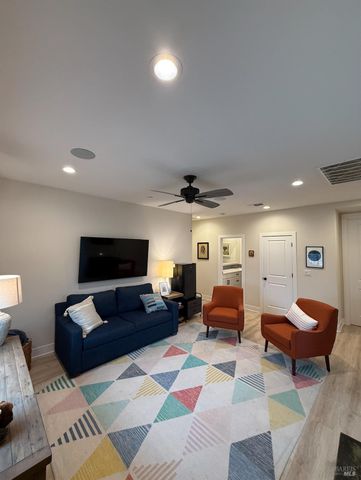 813 Cosmos Dr, Vacaville, CA 95687