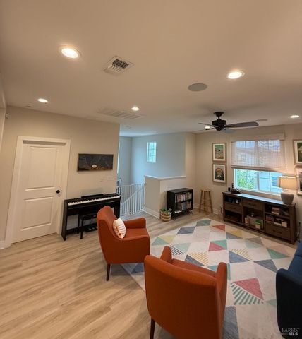 813 Cosmos Dr, Vacaville, CA 95687