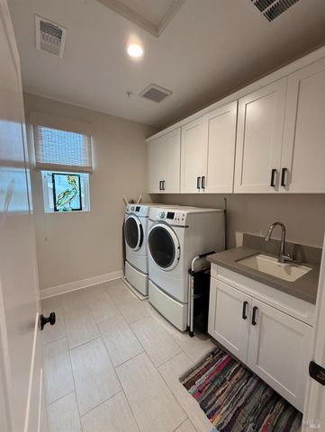 813 Cosmos Dr, Vacaville, CA 95687