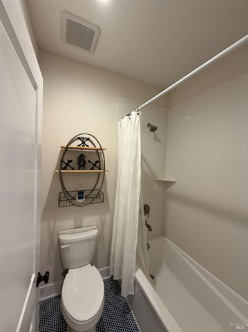 813 Cosmos Dr, Vacaville, CA 95687