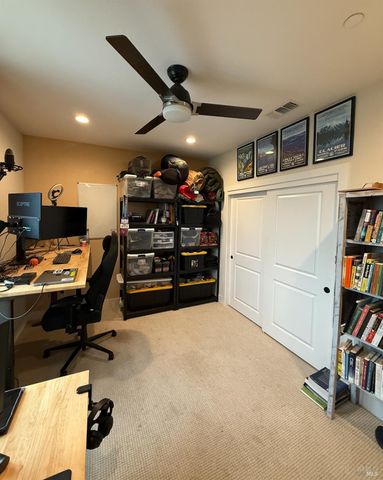 813 Cosmos Dr, Vacaville, CA 95687