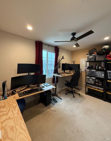 813 Cosmos Dr, Vacaville, CA 95687