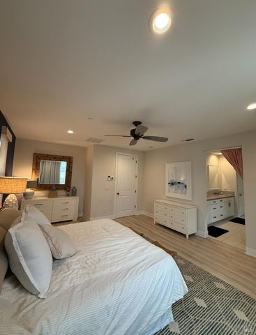 813 Cosmos Dr, Vacaville, CA 95687