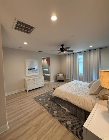 813 Cosmos Dr, Vacaville, CA 95687