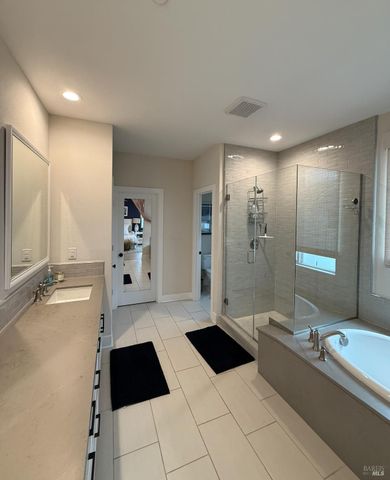 813 Cosmos Dr, Vacaville, CA 95687