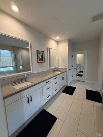 813 Cosmos Dr, Vacaville, CA 95687