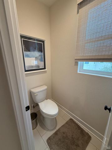 813 Cosmos Dr, Vacaville, CA 95687