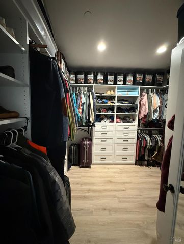 813 Cosmos Dr, Vacaville, CA 95687