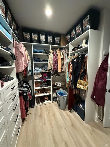 813 Cosmos Dr, Vacaville, CA 95687