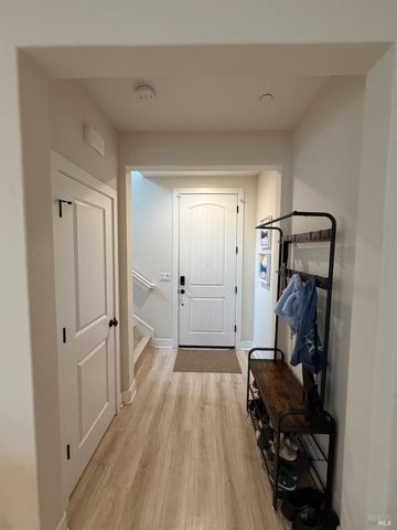 813 Cosmos Dr, Vacaville, CA 95687