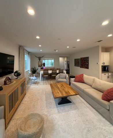 813 Cosmos Dr, Vacaville, CA 95687