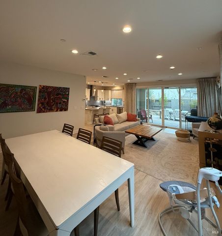 813 Cosmos Dr, Vacaville, CA 95687