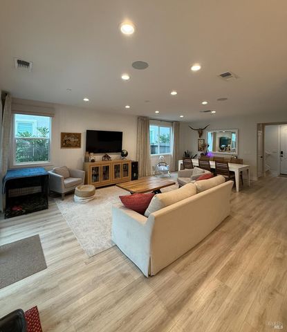 813 Cosmos Dr, Vacaville, CA 95687