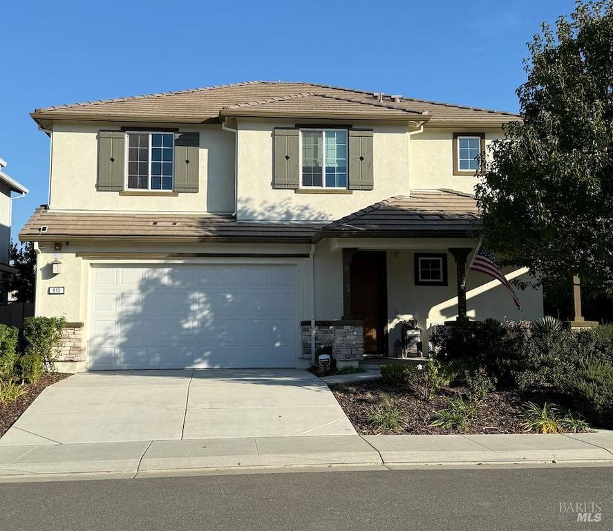 813 Cosmos Dr, Vacaville, CA 95687