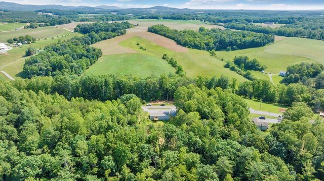1616 Hickman RD, Rocky Mount, VA 24151