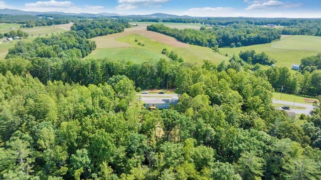 1616 Hickman RD, Rocky Mount, VA 24151
