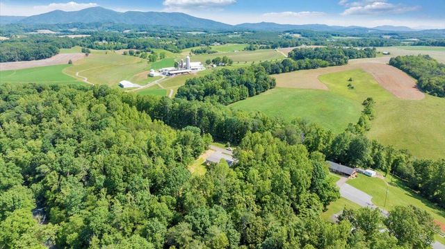 1616 Hickman RD, Rocky Mount, VA 24151