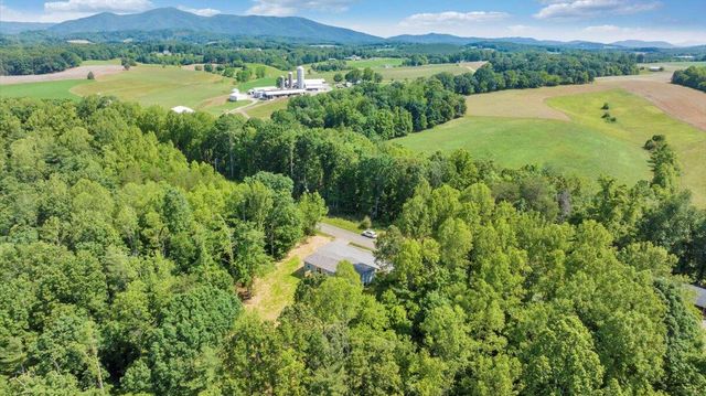 1616 Hickman RD, Rocky Mount, VA 24151