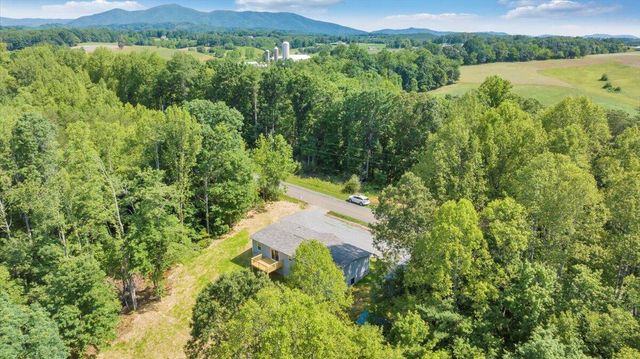 1616 Hickman RD, Rocky Mount, VA 24151